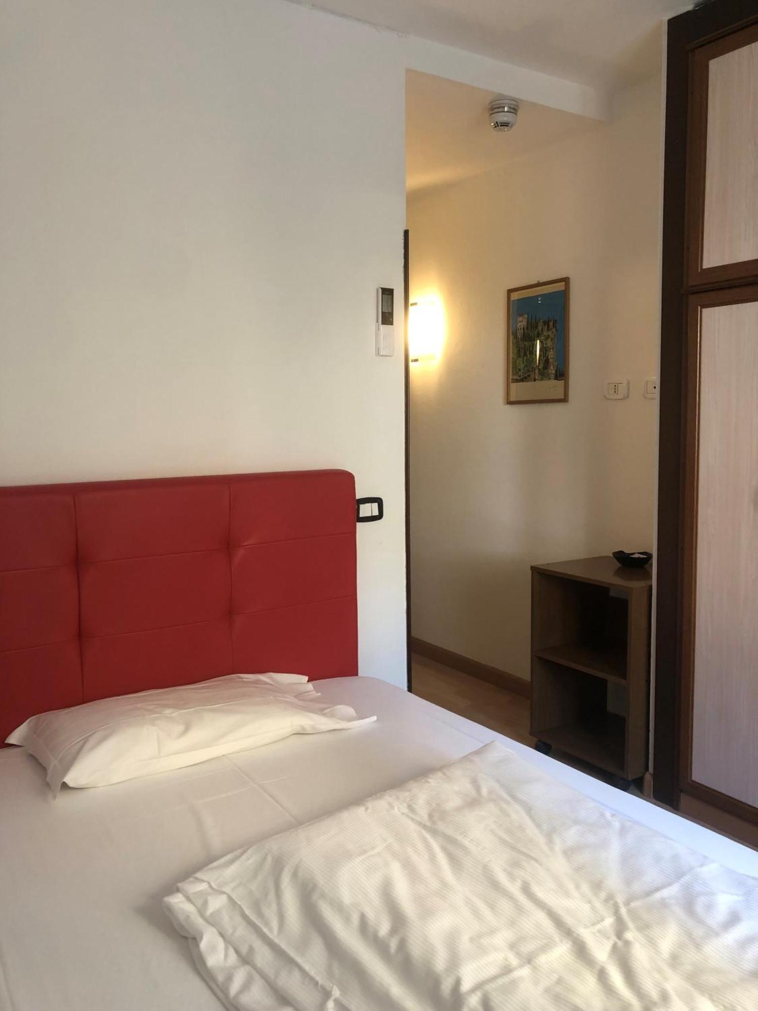 Hotel Sole Holiday Arco Bagian luar foto