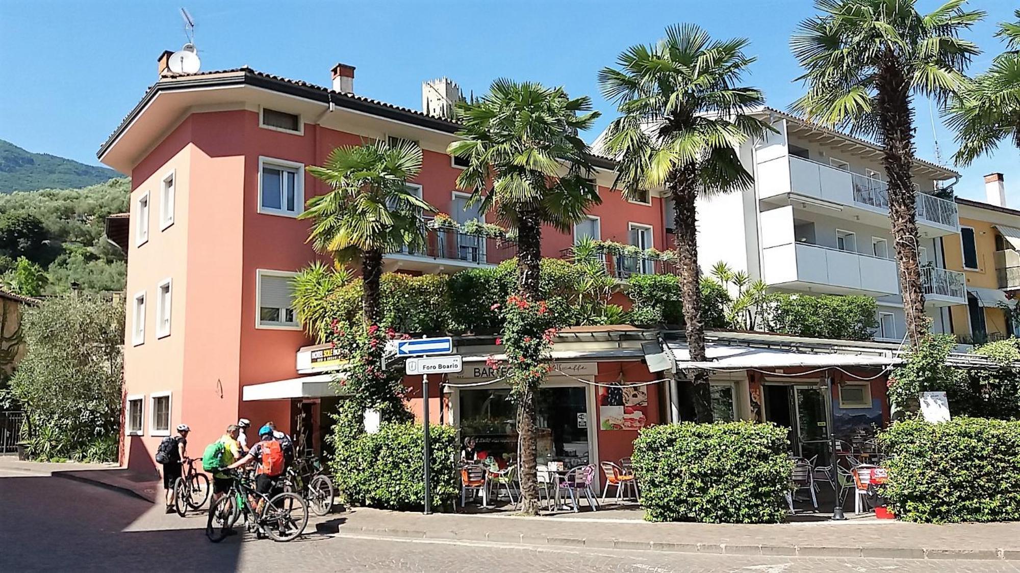Hotel Sole Holiday Arco Bagian luar foto