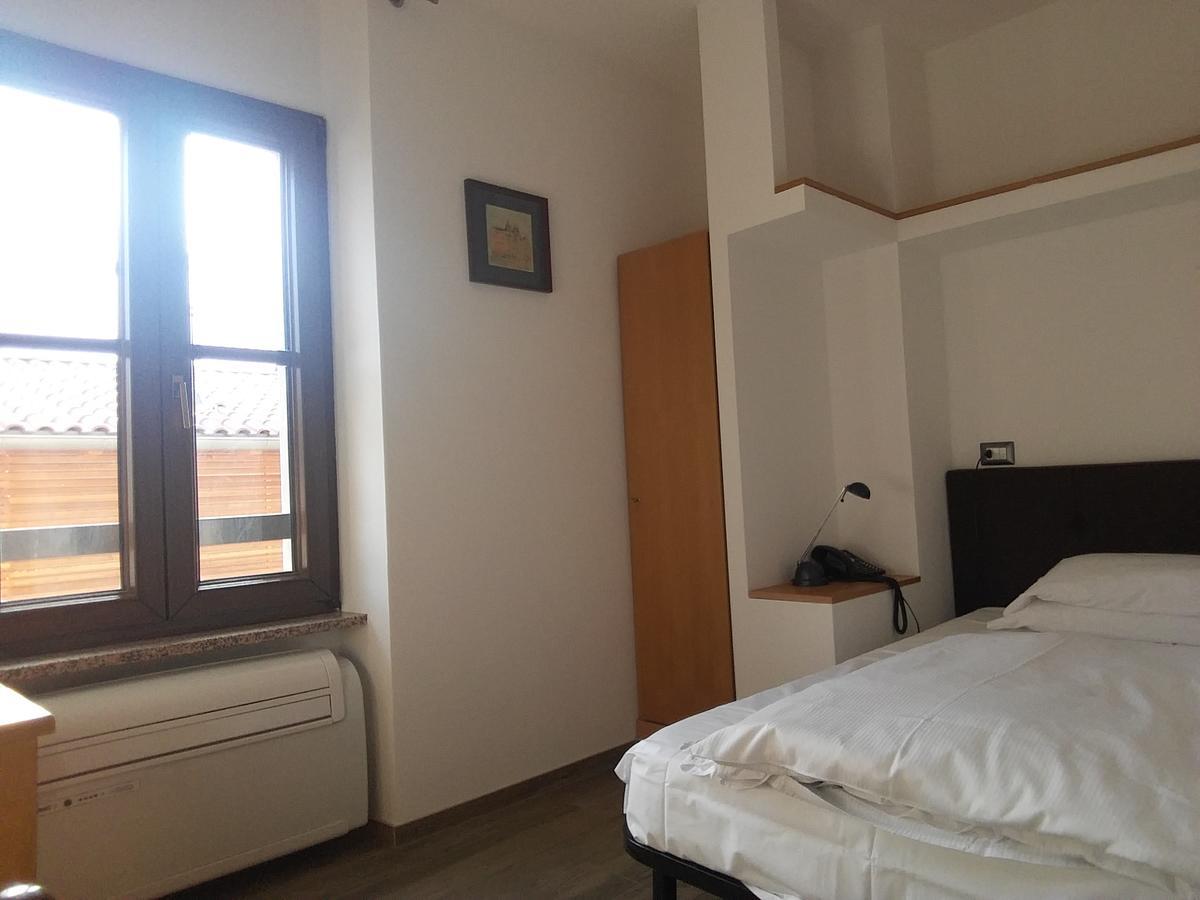 Hotel Sole Holiday Arco Bagian luar foto