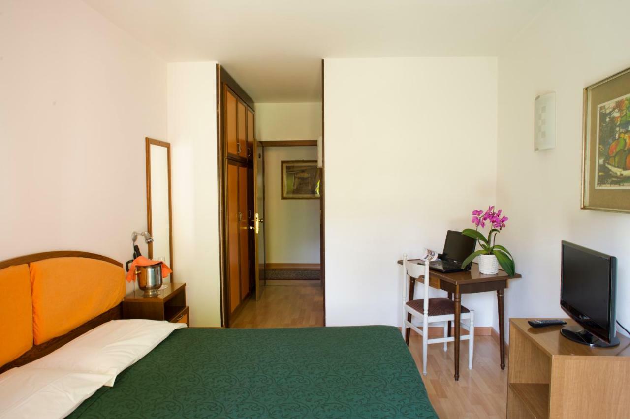 Hotel Sole Holiday Arco Bagian luar foto
